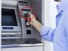 Đi rút tiền ở cây ATM chẳng may bị nuốt thẻ: Làm ngay việc này lấy lại nhanh chống không tốn thời gian