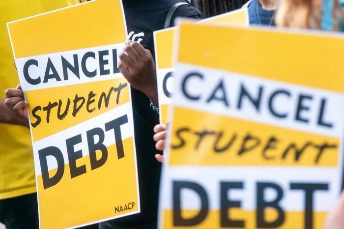 Dạy học 30 năm vẫn không thể trả hết khoản nợ sinh viên 44.000 USD