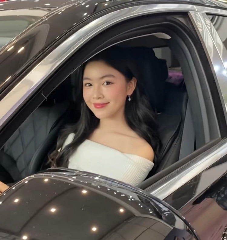 Các mỹ nhân Việt tự mua xe sang, nhà tiền tỷ trước năm 19 tuổi